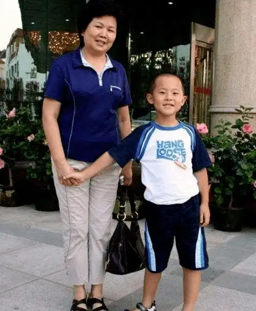 张宏民晒央视退休主持人聚会照,邢质斌满头白发认不出_李瑞英_工作