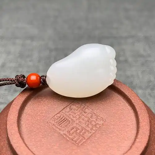 新疆和田玉且末料羊脂玉知足(小脚丫)