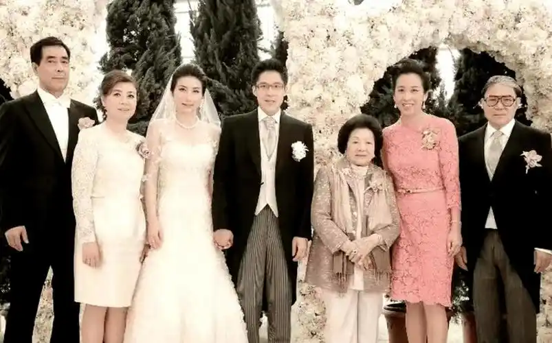 郭晶晶霍启刚宣布喜讯,他们的好姻缘,整个娱乐圈都羡慕不来