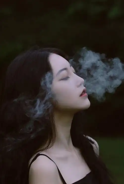 吊带美女清冷性感写真图片,性感美女,性感,美女,气质,长发,冷艳,养眼