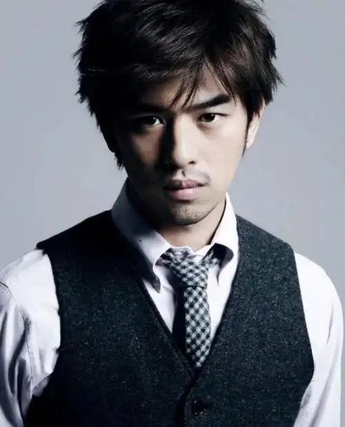 陈柏霖感染新冠!演《蓝色大门》风靡全国,患病身体不适缺席活动