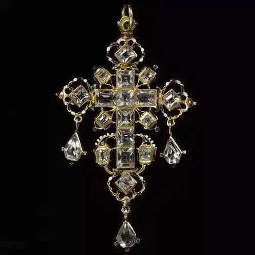 华丽的古董宝石十字架项链