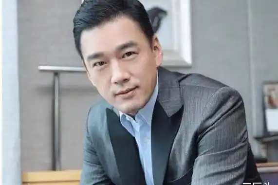 农村出身却专演霸总,被问及哪个角色最有钱时,王耀庆只说3个字