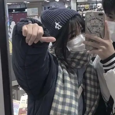 一对两张真人恩爱情头女孩们都找到属于自己的男孩子了嘛