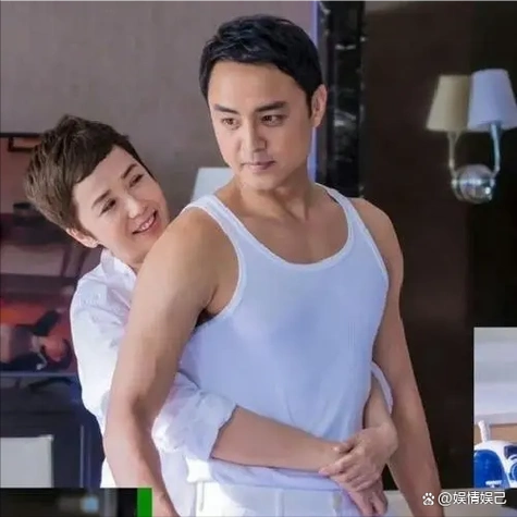 剧中蒋雯丽和明道的对手戏更是让人看的尴尬的,早晨的背后抱,浴室摔倒