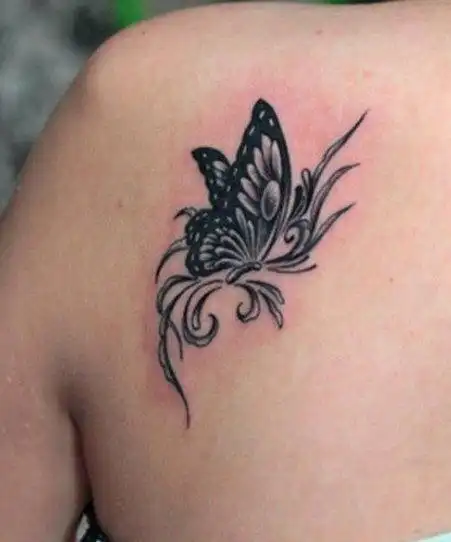 现在越来越多女生喜欢在自己的身体部位纹身了,小小的图案充满了时尚