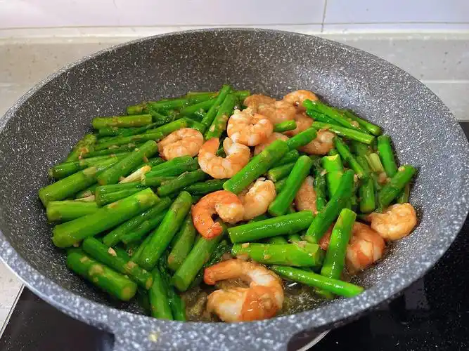第一次做芦笋炒虾仁08