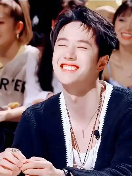 王一博超话你是我心里的小星星～每天都被王一博的微笑治愈#王一博