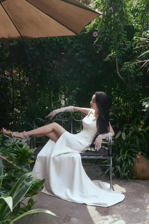 显得腿更长,身材比例更出挑,气质也就更出众了,杨幂本就是十分纤瘦