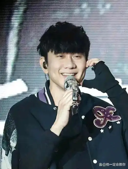 林俊杰听到粉丝喊倒闭的反应网友纷纷为其声援