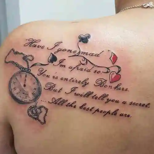 费先生后背钟表英文字纹身图案