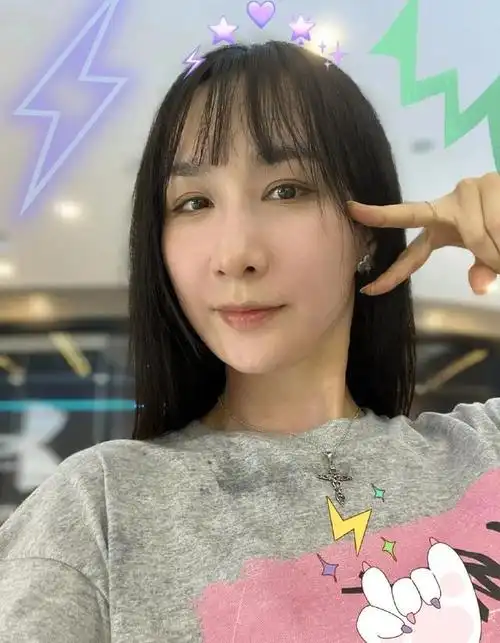 好不容易盼到放暑假,翟煦飞终于有机会带女儿回外婆家了.