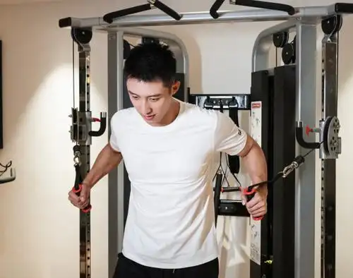 爱健身的人身材一般都不会差,而提起身材好的男明星,那黄景瑜却是许多