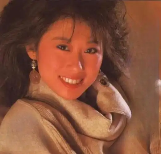 风流天后叶蒨文抢闺蜜老公嫁自己老师62岁还美如少女