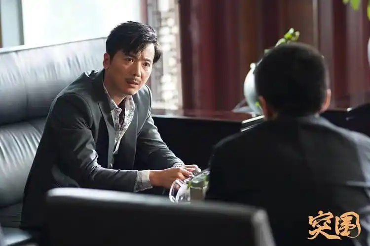 《突围》黄清源杏园三结义落幕 荣飞在角色中挑战多面人生