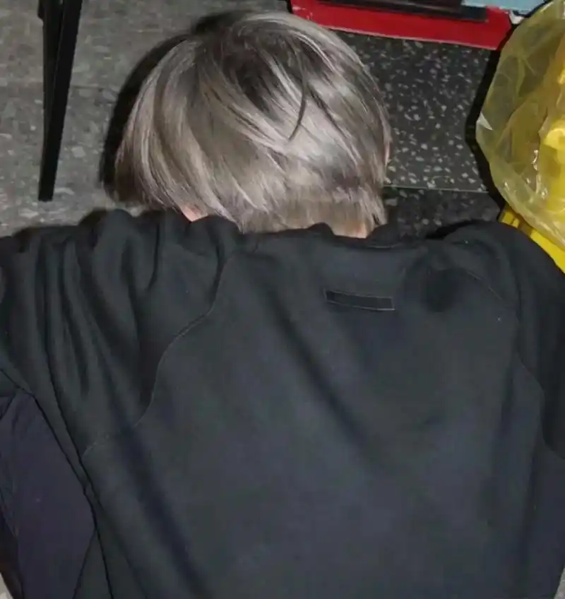 你的肩膀是我豁达的天堂#易烊千玺 #背影 #千纸鹤 #小网站 - 抖音