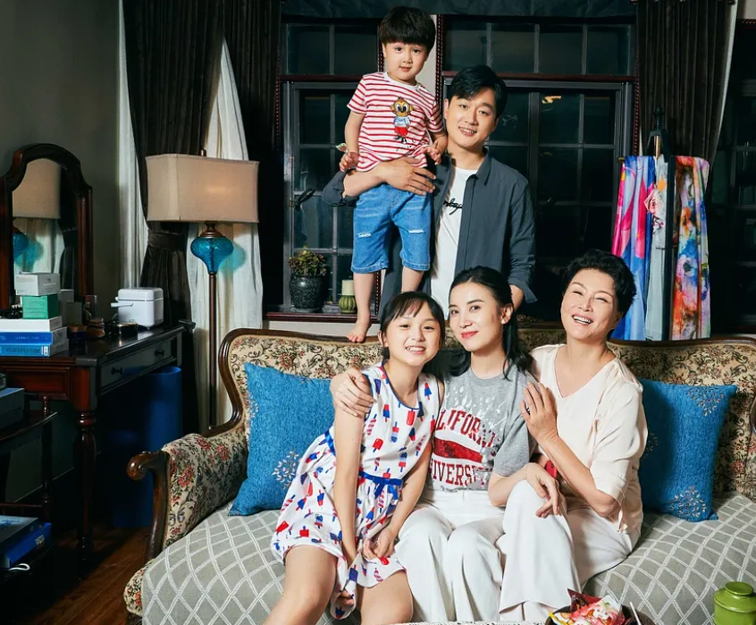 《小舍得》开播3天热度高,蒋欣演技引争议,剧情被指