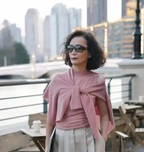 中年女人可别再留这"四种"发型,不仅大妈感十足还超级显老