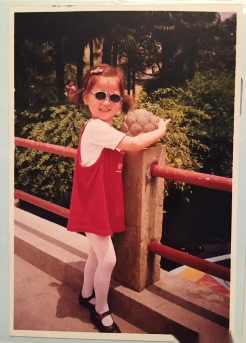 青春有你2# 虞书欣小时候照片曝光,能看出虞书欣小时候就活泼开朗