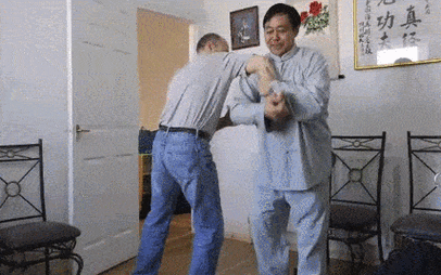 年轻人不讲武德的马保国火了在b站被疯狂恶搞于谦给他捧哏