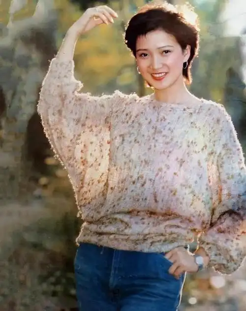 演员何晴,有过一段婚姻,42岁嫁廖京生终获幸福