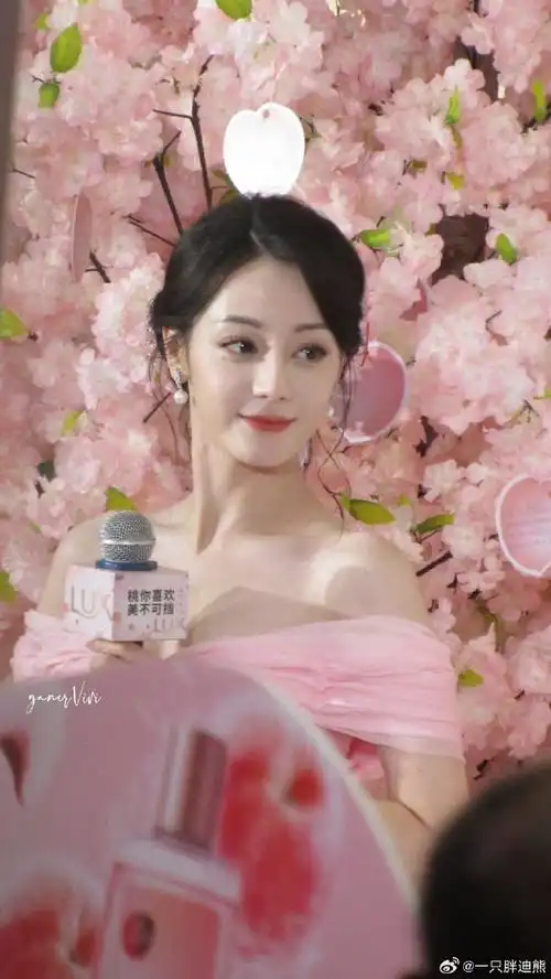 迪丽热巴超话#迪丽热巴#生图即神图  来看我们真正的美神吧