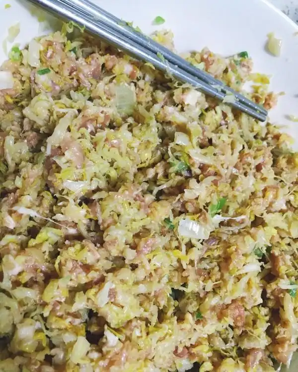 阿黄一枚做的猪肉酸菜水饺馅