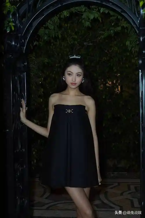 任达华20岁女儿近照:皮肤黝黑,五官精致漂亮,颜值比爸妈还高