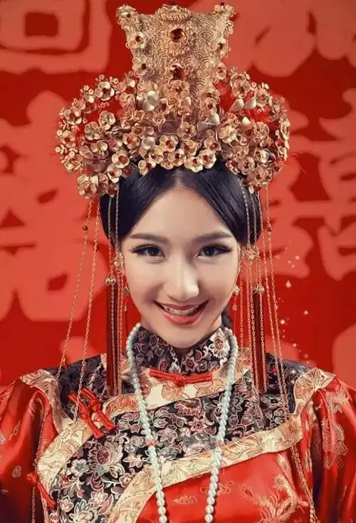 凤冠霞帔,最美中国风|凤冠霞帔|嫁衣|对襟_新浪新闻