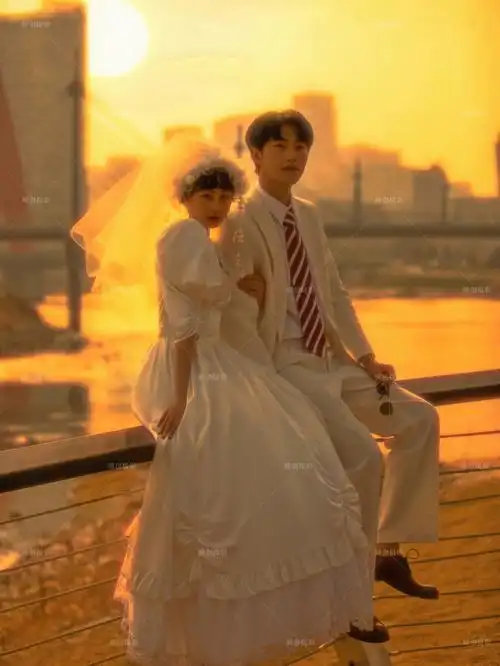 广州婚纱照落日氛围感拉满60梅艳芳复古