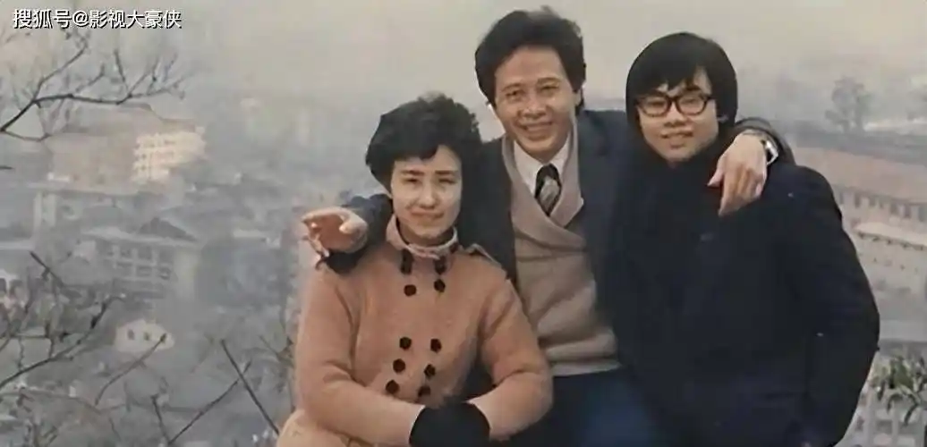 离婚30年,刀郎和前妻简直天差地别,一个住豪宅另一个一无所有