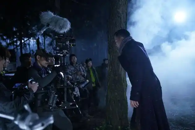 《十吨刺客》拍夜戏 刘镇伟抱病蔡少芬张晋虐狗