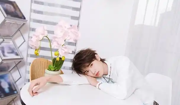 宋亚轩心情揭秘春天的期待与独特穿着背后的故事