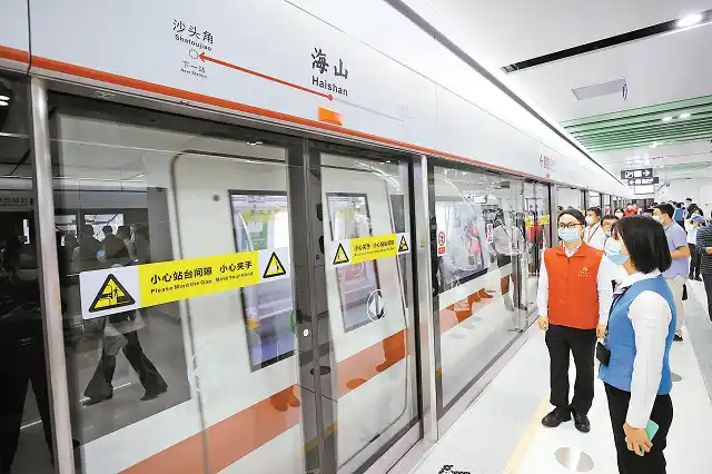 盐田区结束"无地铁"时代.图为8号线海山站.jpg