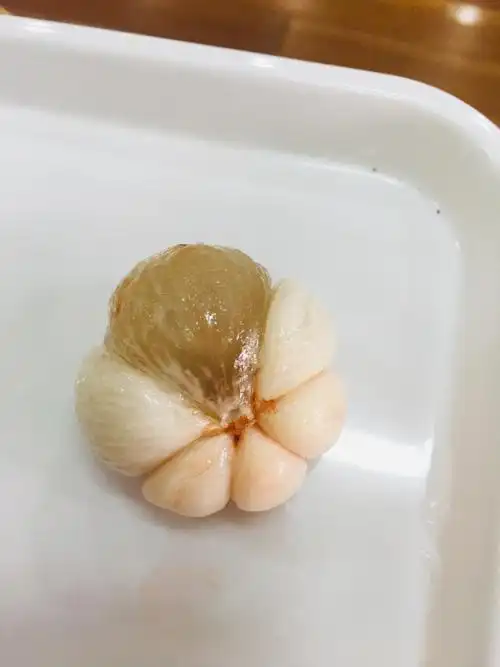 剥开山竹后发现果然是这个规律,之后孩子们就可以帮助爸爸妈妈挑选