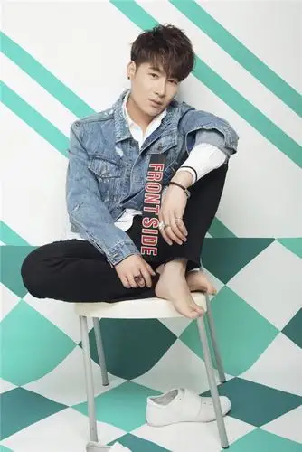 《温柔乡》到《男人的胸膛》 酷狗见证热血陈雅森  扫码阅读手机版