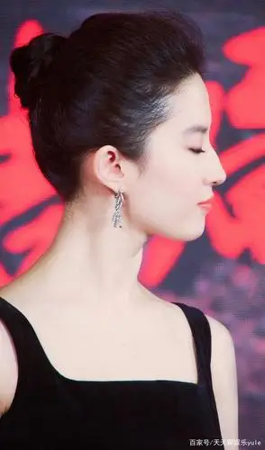 刘亦菲这个侧颜!又是美貌杀人!