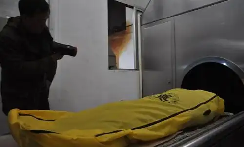 男子死后送到火葬场工作人员正要火化的时候诡异的事情发生了