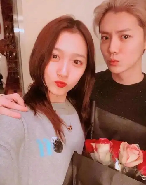 另外两人其余的条件也都符合,黄子韬的女友是徐艺洋,鹿晗的女友是