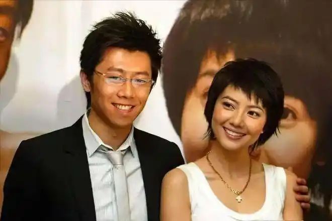 袁泉和夏雨的神仙爱情街头亲吻复合8年感情最终走向圆满