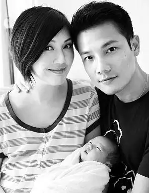 杨千嬅,丁子高与宝宝拍"全家福"