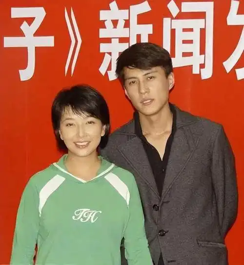 55岁的江珊与高曙光离婚后又错过靳东如今终于苦尽甘来