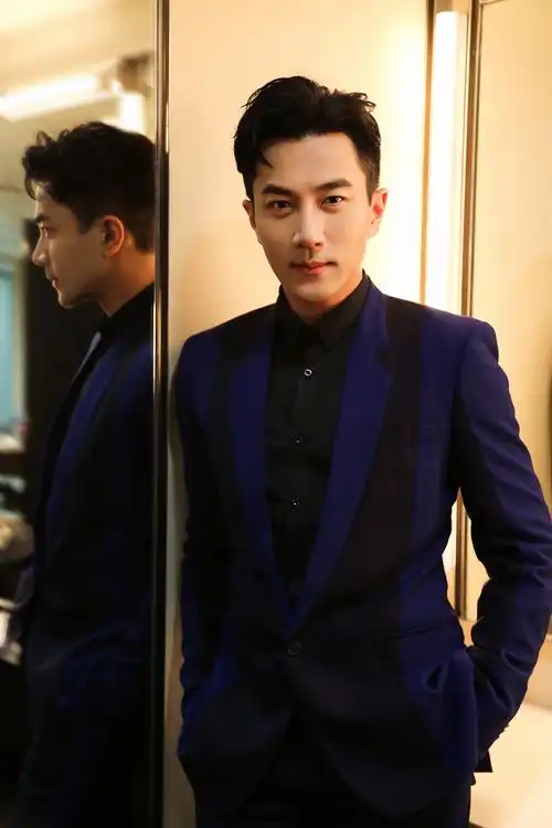 刘恺威返港庆回归 深情低音炮唱响红馆