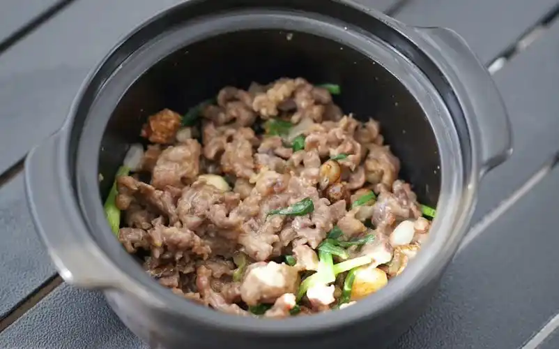 沙姜牛肉啫啫煲丨简单快手家常菜牛肉滑嫩沙姜味浓郁