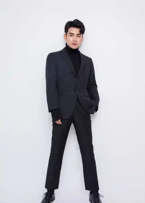 照片由受访者提供文松在扮演《鹊刀门传奇》之前是忐忑不安的,担心"