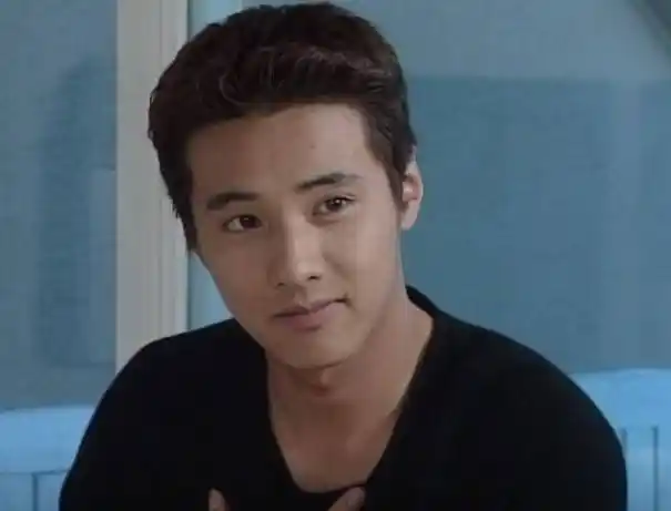 元斌早期以《蓝色生死恋》打开知名度,后来接连拍了几部电影,直到2010