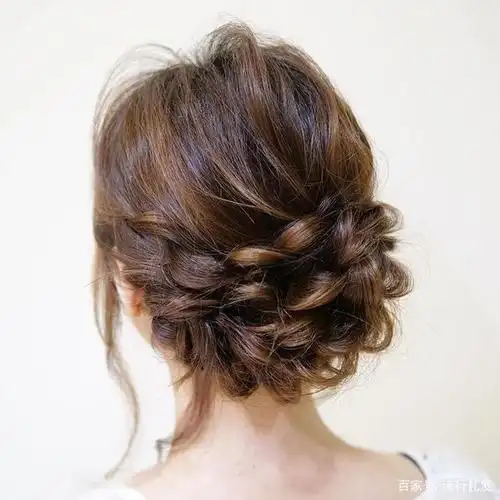 当下特别流行的几款扎发发型,简单精致又减龄