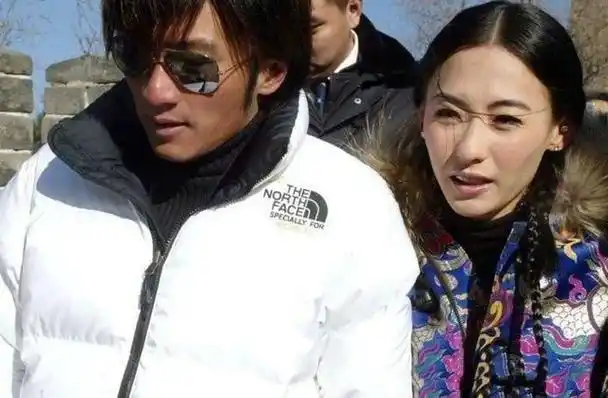 谢霆锋机场遭质疑分手王菲!还能与张柏芝复合吗,三个字的回应