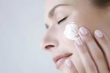 涂乳液脸刺痛怎么回事 怎么办 - 7丽女性网