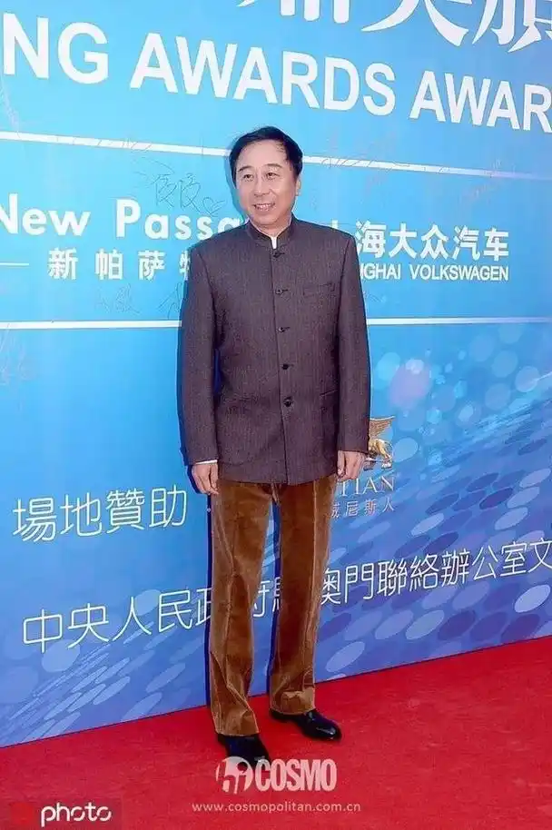 冯巩老师大家都不陌生了吧,在我的记忆和想象之中冯巩老师最多也就175